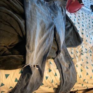 3 for $20 Destructed boyfriend cut Levi’s